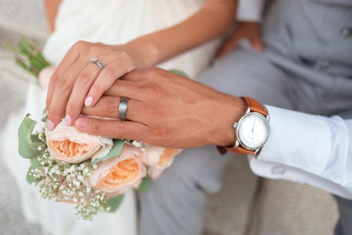 7 Best Watches to Match Your Wedding Day Outfit